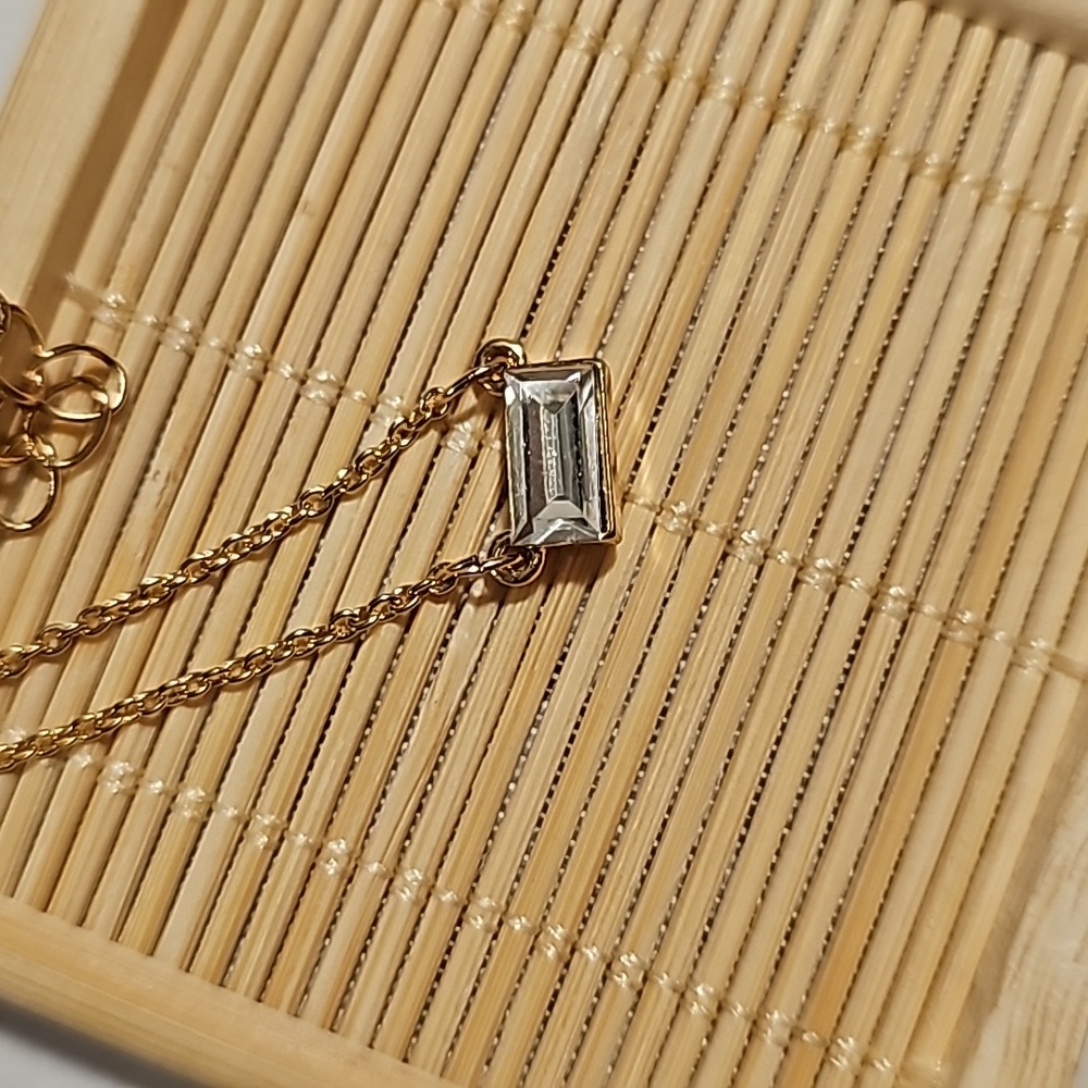Golden Sparkling Necklace - Picture 3 of 3
